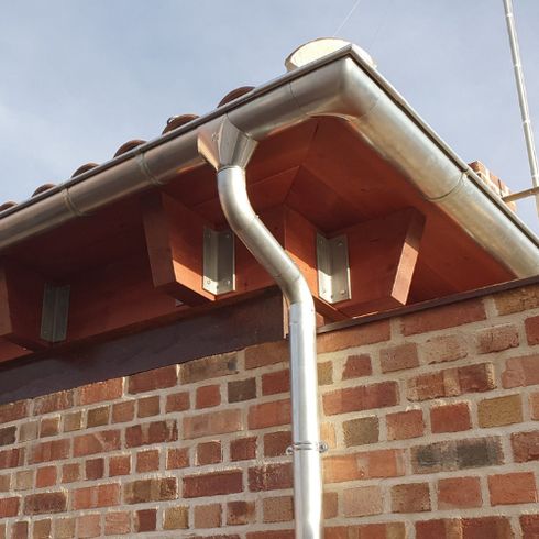 instalacio ndecanalonesdealuminiocontinuoenToledo 486w